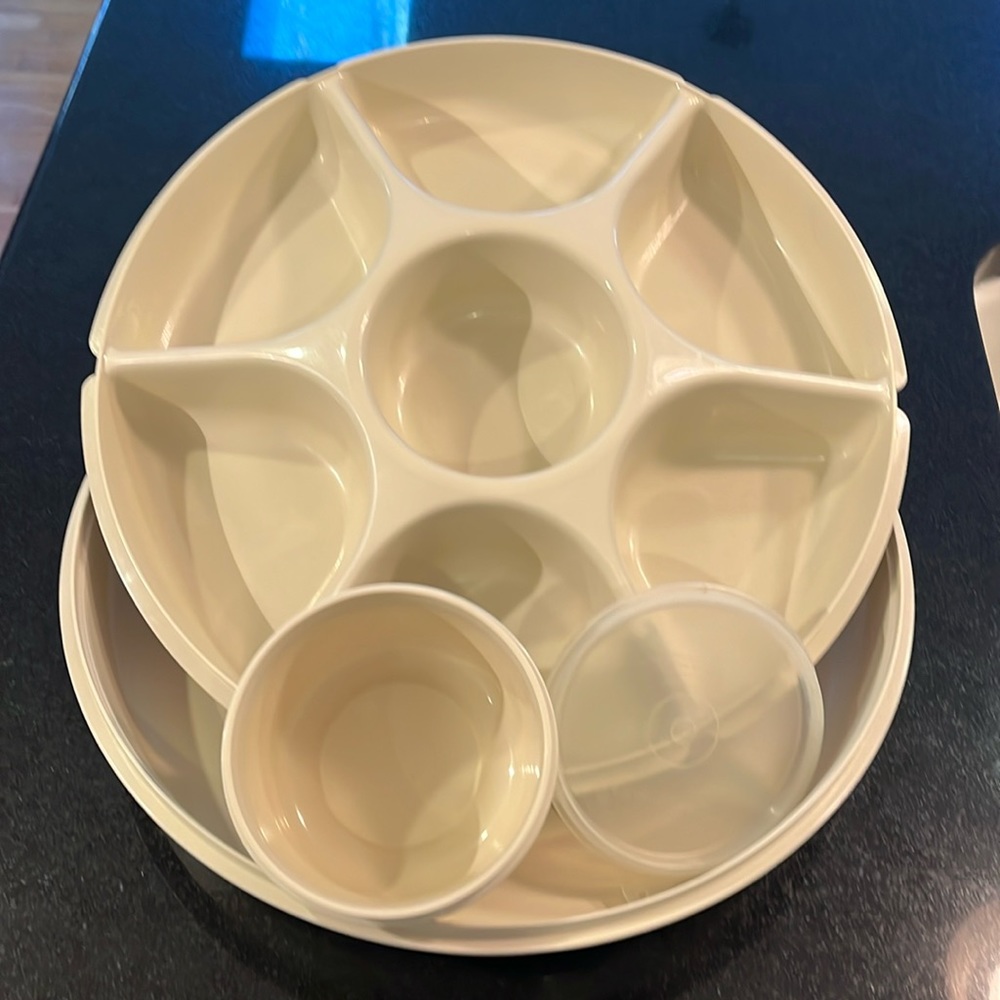 Vintage Tupperware Divided Veggie / Fruit / Appetizer Tray